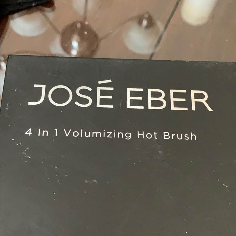 4 in1 volumizing hot brush